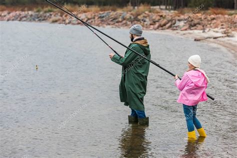 Padre E Hija Pescando Juntos 2024