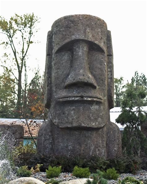 Moai Statue Garten