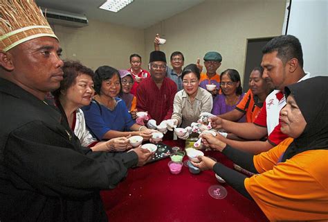 Playing chess has nothing to do with dressing. Club wants to enter record book with most number of tang ...
