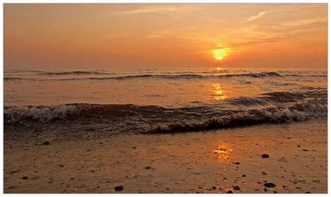 Alle (3894) hoteller (289) attraksjoner (20) landemerker (7) restauranter / mat (84) visninger (7) annet (2691). Wo de Nordseewellen trecken an de Strand Foto & Bild ...