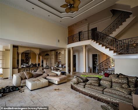 Urban Explorer Discovers Abandoned 12 Million Mansion Daily Mail Online