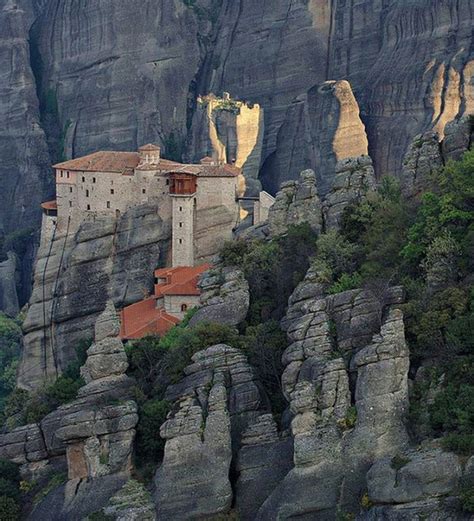Skały osiągają wysokość do 540 m n.p.m. Meteora, Greece - | Amazing Places