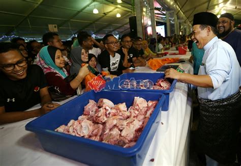Daging lembu segar untuk pelbagai majlis. Jual 100 tan daging lembu dan kerbau | Harian Metro