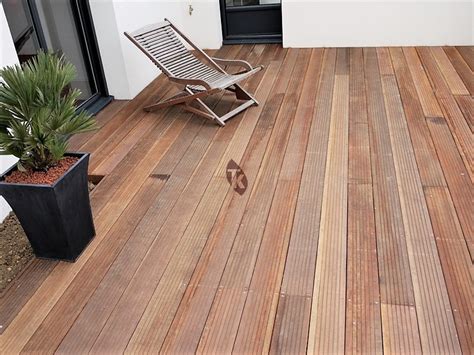 Les lames de terrasse en douglas sont des lames parfaitement adaptées pour l'usage extérieur et donneront un charme incontestable à vos aménagements extérieurs. Lames de terrasse en bois exotique Massaranduba - Tekabois