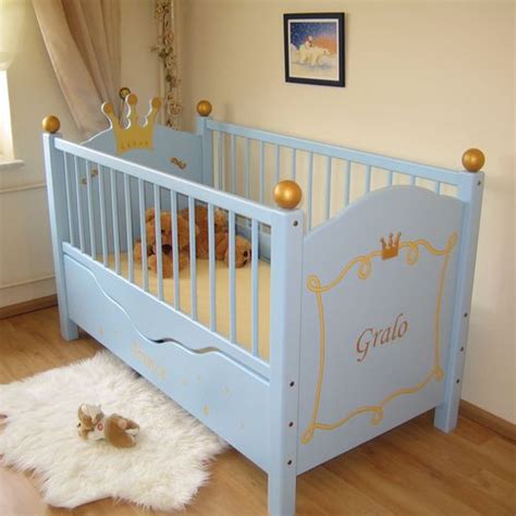 Ein kuscheliges babybett und die praktische wickelkommode. Babybett Junge - Balkon Gestalten