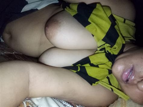 Doodhya Boobs Wali Desi Bhabhi Nude Selfies