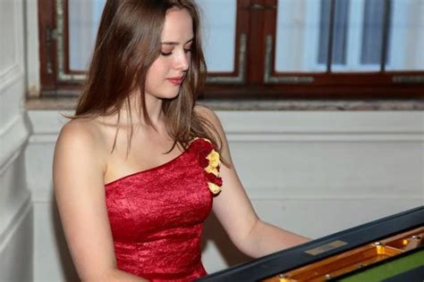 hören und staunen die junge pianistin olga zarytowska in der vereinigten gesellschaft in