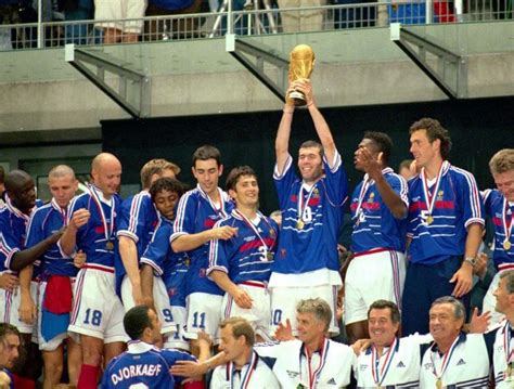 Fiche de la sélection de football france : Sport Vintage - Maillot France 1998 coupe du monde foot