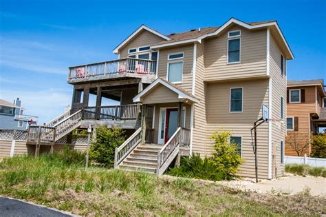While most of our properties adhere to a strict no pets policy, our pet friendly vacation rentals in outer banks, nc welcome dogs and are advertised as dogs welcome. | SALTY DOG! Oceanside 6 bed, 4.5 baths, pool, hot tub ...