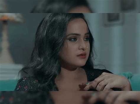 Sexy Aliya Naaz Crosses Boldness Limits Gives Hot Intimate Scenes In Mrs Teacher Web Series