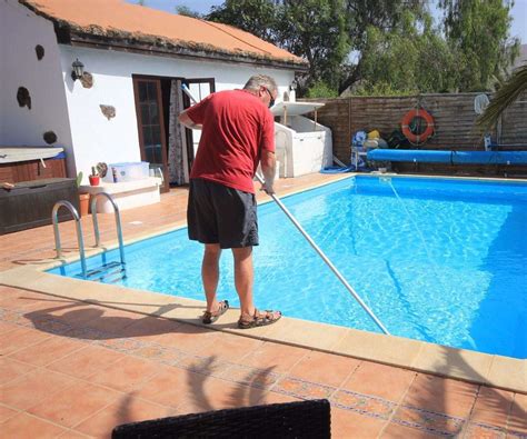 How To Clean Swimming Pool