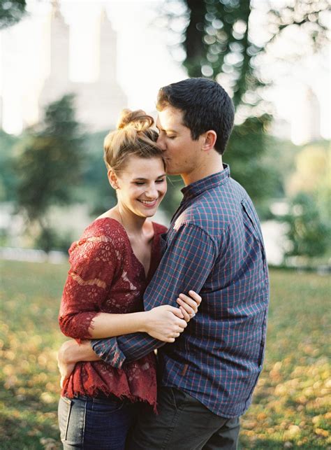 Fall Engagement Session in Manhattan in 2020 | Fall engagement, Engagement session, Engagement
