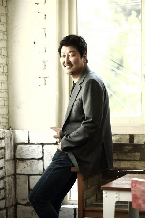 And started working in film as supporting actor and minor roles that most people even couldn't notice. Song Kang Ho Vị thần phòng vé xứ Hàn