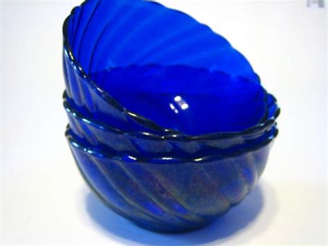 Vintage Cobalt Blue Bowls Set Of Three 3 Vereco Blue Glass Etsy Blue Bowl Blue Glass