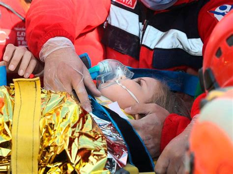 Rescuers In Turkey Pull Girl Alive From Rubble Four Days After Quake Express And Star