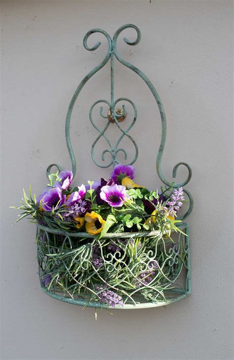 The traditional choice, wooden garden buildings remain ever popular despite the emergence of modern alternatives like plastic and metal. Large Rustic Green Metal Garden Flower Plant Pot Holder ...