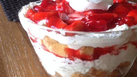 Strawberry jello cake is a deliciously fun treat that only requires 3 ingredients! Strawberry Angel Food Dessert Recipe - Allrecipes.com
