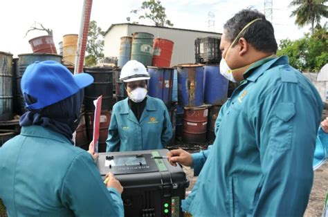 Selamat pagi dan salam sejahtera. Lebih 900 tong drum sisa minyak disita - Utusan Digital