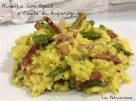 Distribuire il risotto nei piatti completando con le punte d'asparago a striscioline e le fettine di speck e…. RISOTTO SPECK E ASPARAGI - A Tavola con Lia
