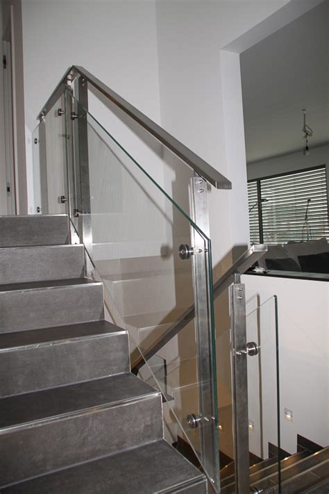 Treppengeländer sind immer ein blickfang. Schlosserei-Schleip - Innentreppe Geländer Edelstahl/Glas ...