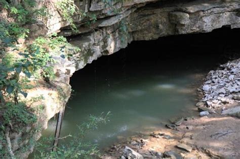 Mammoth Cave An Underground Attraction That Sparked A War In Kentucky