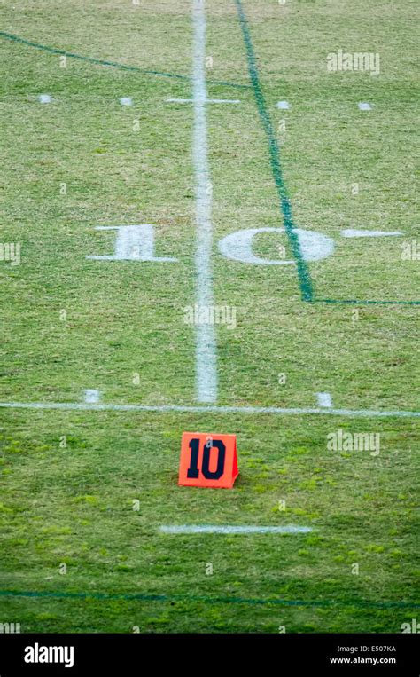 Ten Yard Marker Hi Res Stock Photography And Images Alamy