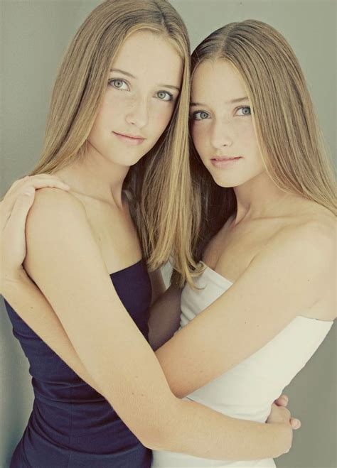 Sisters Caitlyn And Cassandra Fraternal Twins So They Need To Look A Little Different From