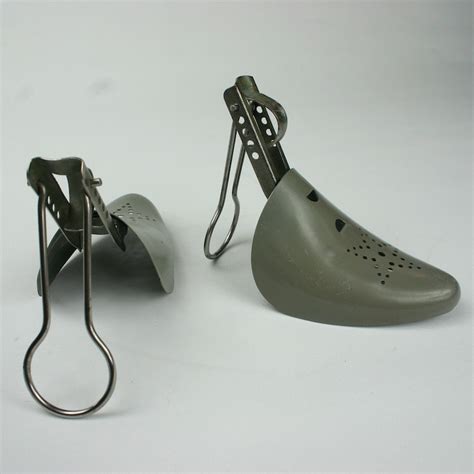 5,000 brands of furniture, lighting, cookware, and more. Shoe Stretchers - Home Décor - KSS001 | La boutique Vintage