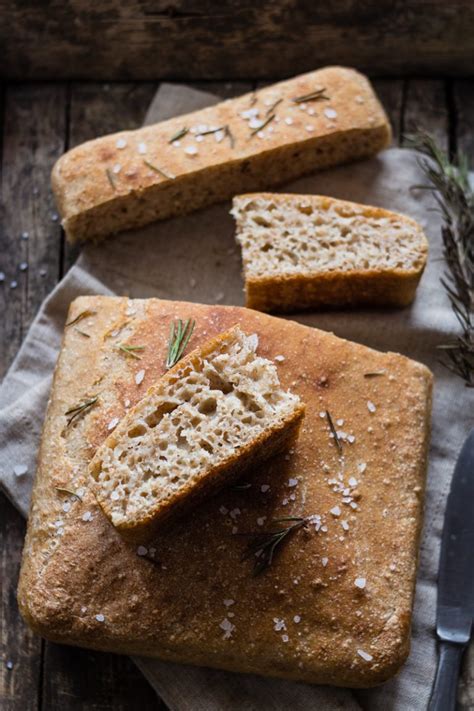 Mescolare le 2 farine con il lievito secco e lo zucchero. Focaccia integrale senza impasto, ricetta semplice e tutto ...
