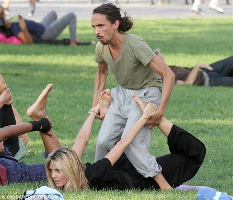 Heidi Klum Gives New York A Treat As She Shows Off Her Yoga In Public