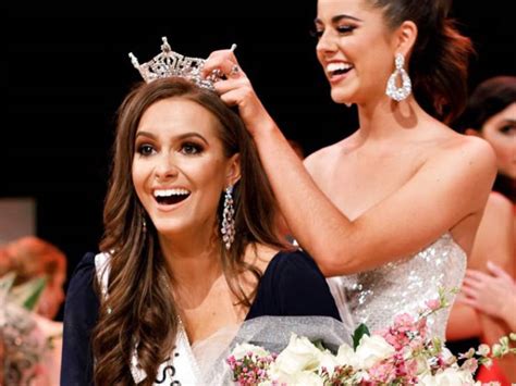 24 Year Old Biochemist Wins “miss Virginia” After A Smart Choice Of Her Talent 9 Pics 1 Video