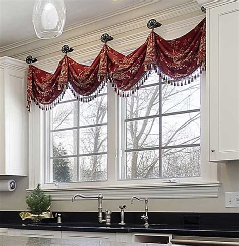 6 Design Rules For Valances Hung On Medallions Knobs