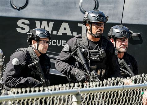 Swat Season 4 Episode 15 Photos Local Heroes Preview