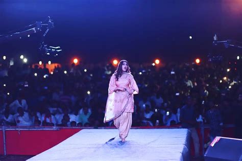Haryanvi Hotness Sapna Choudhary Flaunts Her Desi Thumkas During Stage