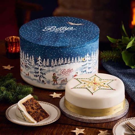 Our best christmas desserts include cookies, pies, gingerbread, and one showstopping cupcake wreath. Tried and Tested Christmas Cakes 2017 - Best Christmas ...