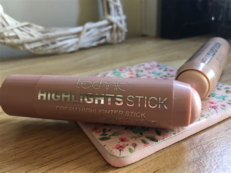 Review Technic Highlighter Stick In Blush And Bronze La Blog Beauté