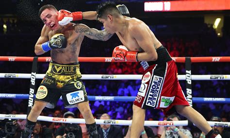Emanuel Navarrete defeats Oscar Valdez and defends his WBO crown in