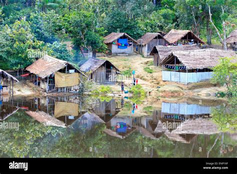Amazon Jungle River Huts Hi Res Stock Photography And Images Alamy