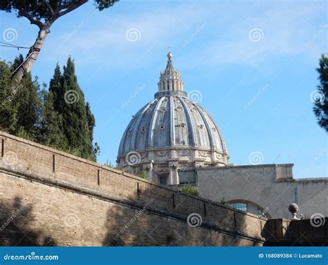 Vaticano Cupola Di San Pietro Da Viale Vaticano Editorial Stock Image