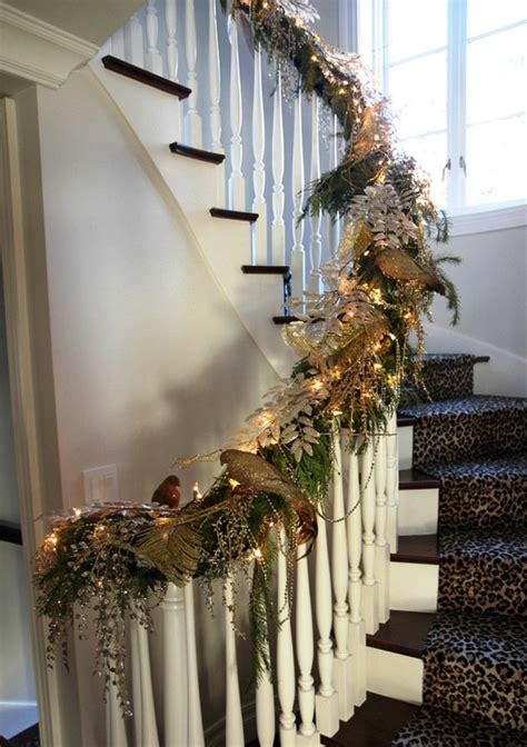 25 Ideas For Christmas Staircase Decorations