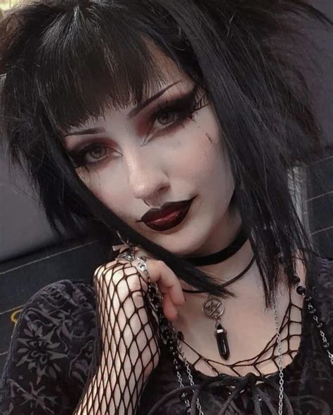 Goth Makeup For Beginners 10 Looks Ideas And How To Guide Goth Make Up