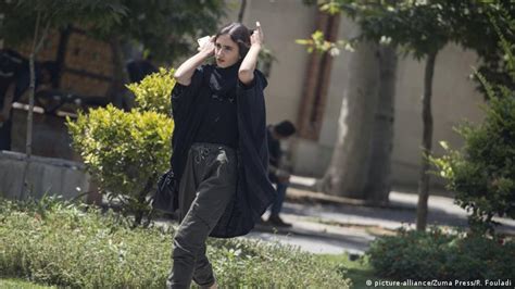 علیرغم همه فشارها، زنان ایرانی شیک‌پوش‌تر‌ شده‌اند همه مطالب مدیا