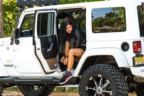 Kylie Jenner Poses For An Impromptu Photoshoot In