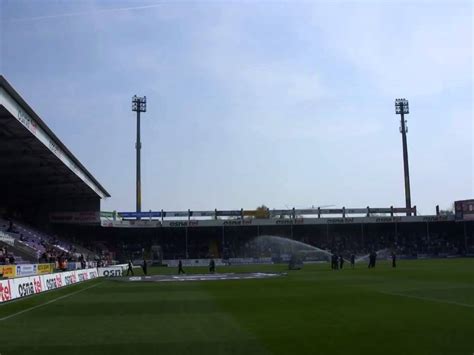 V.) hat seine heimat in der in niedersachsen gelegenen damals spielte der vfl osnabrück noch im stadion an der gartlage. Stadion an der Bremer Brücke / VFL Osnabrück ...