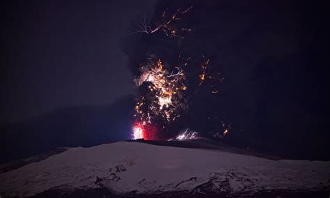 M Knight Iceland Volcano Pictures Lightning Adds Flash To Ash