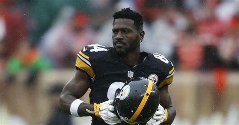 Antonio Brown apologized for threatening reporter