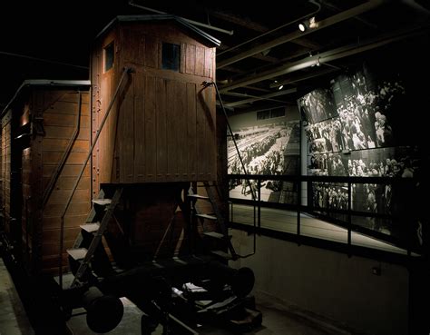 At The Holocaust Museum Treading Quietly Through The Unspeakable The Washington Post