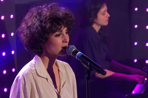 Qui représentera la france au concours de chant ? Eurovision 2021 : qui est Barbara Pravi, la représentante ...
