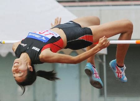 High jump）は、 陸上競技 の跳躍競技に属する種目で、助走をつけて片足で踏み切り、飛び越えるバーの高さを競う競技である。 近代陸上競技としては19世紀の イギリス で始まった。 女子走り高跳び、福本が優勝／全日本実業団陸上最終日 | 女子 ...