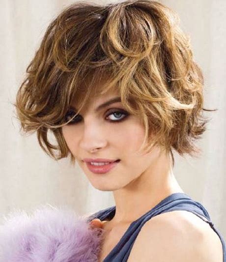 This style, however, is a bit more reserved and classical. 80s hairstyles for short hair